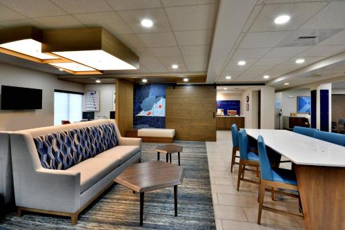 Holiday Inn Express Richmond I-64 Short Pump Area by IHG - Best Pool Hotels in Richmond, VA