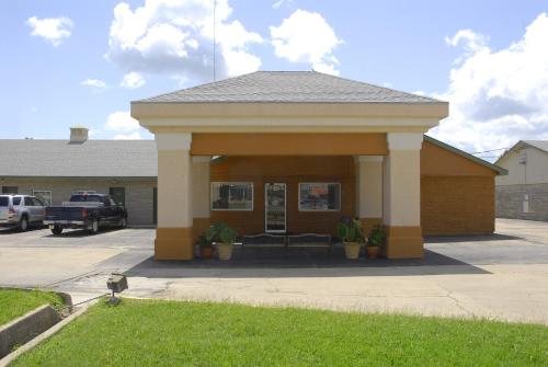 hotels with suites in Emporia