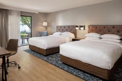 Four Points by Sheraton Bakersfield - Best Business Hotels in Bakersfield, CA