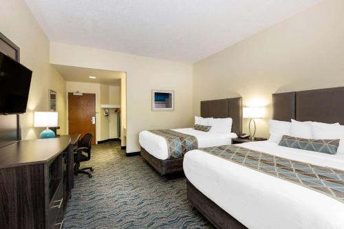 Baymont by Wyndham Des Moines Airport - Best Hotels with Airport Shuttle Service in Des Moines, IA
