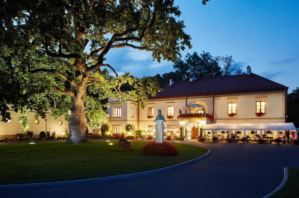 Zamek Dubiecko - Best Parking Hotels in Poland