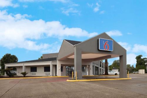 Motel 6 Lake Charles, LA - Best Parking Hotels in Lake Charles, LA
