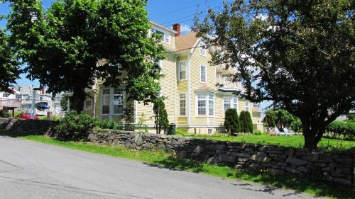Louisbourg Harbour Inn - Best Hotels in Nova Scotia