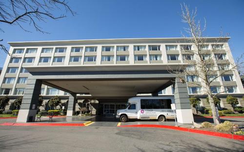 Coast Gateway Hotel - Best Parking Hotels in SeaTac, WA