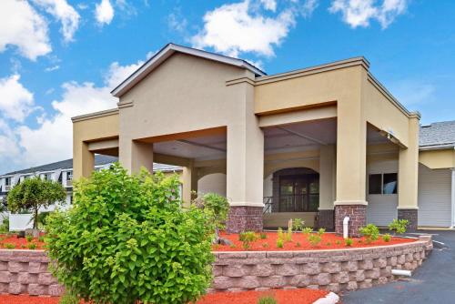 hotels with suites in Dover