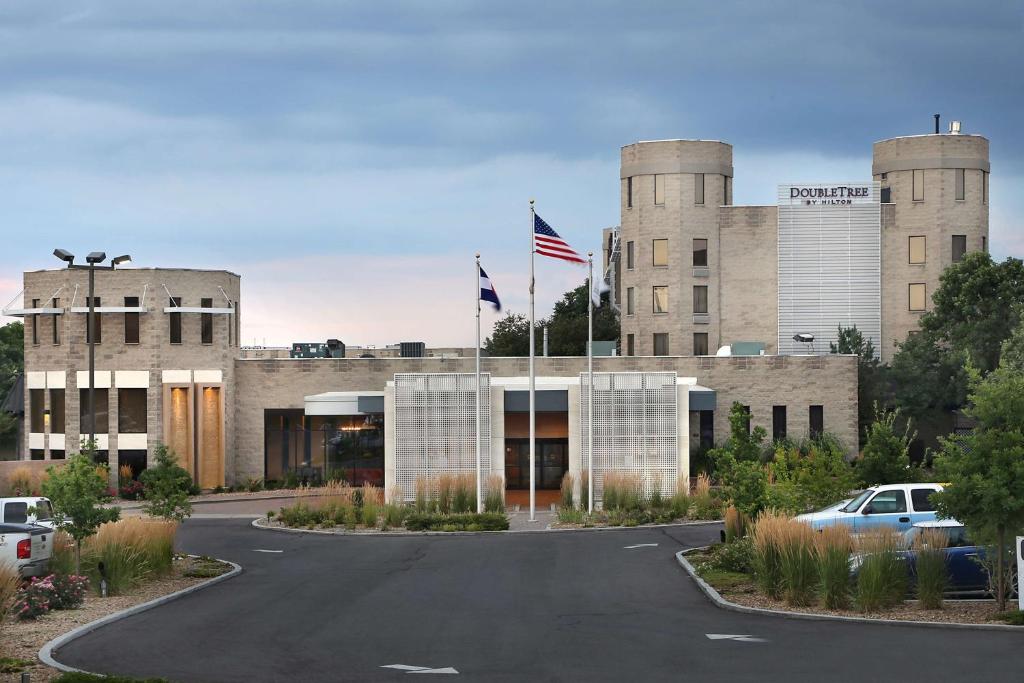 DoubleTree by Hilton Hotel Denver - Thornton - Best Pool Hotels in Colorado
