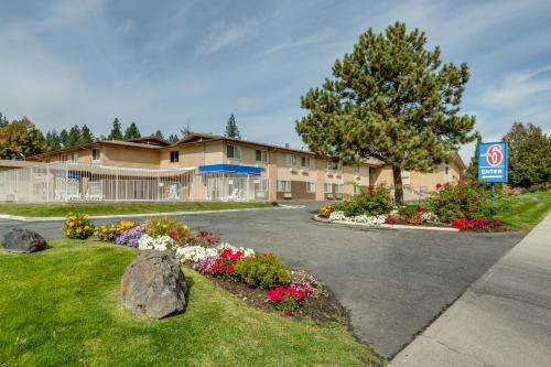 Motel 6-Spokane, WA - West - Best Pool Hotels in Spokane, WA