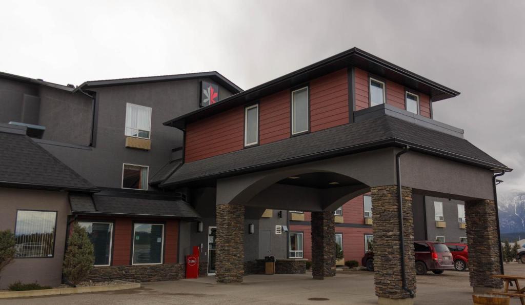 The Kanata Inns Invermere - Best Hotels with Free Breakfast in British Columbia