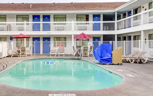 Motel 6-Medford, OR - North - Best Parking Hotels in Medford, OR
