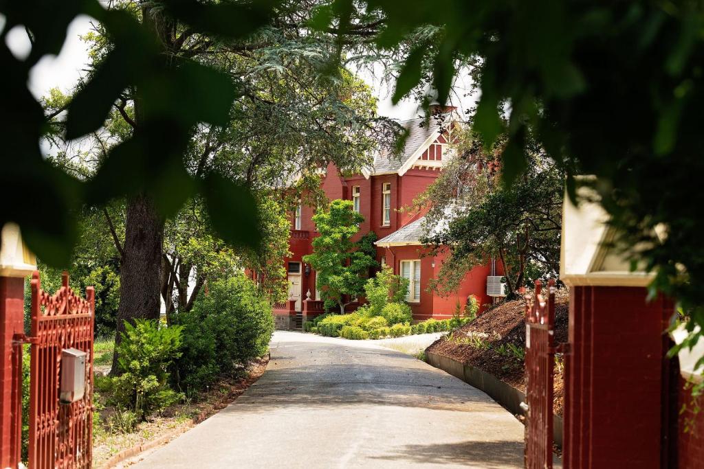 Pirralilla Estate Adelaide Hills - Best Hotels in South Australia