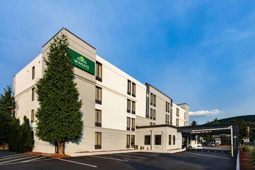 hotels with suites in Poughkeepsie