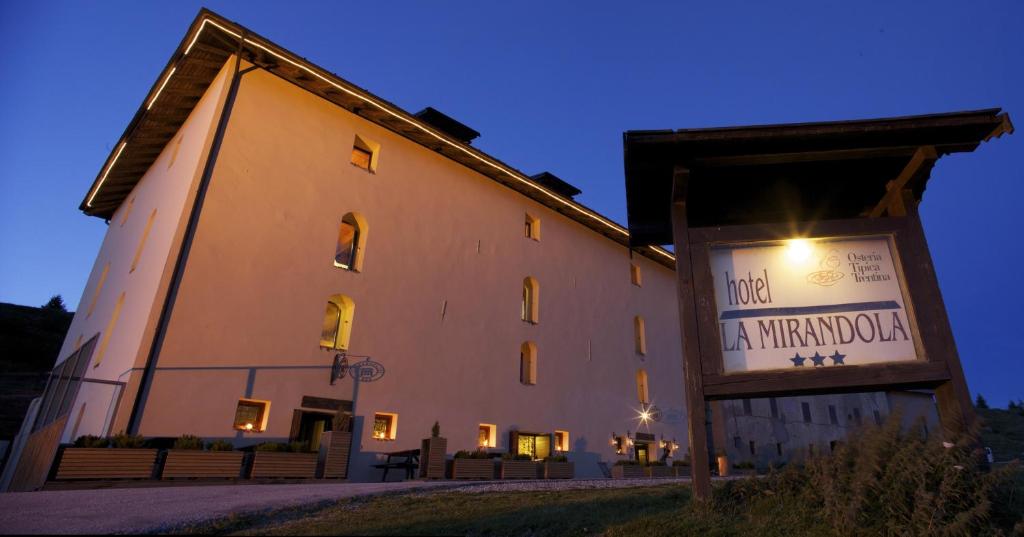 Hotel Dimora Storica La Mirandola - Best Hotels in Trentino