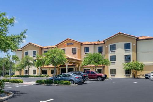 Comfort Inn & Suites Northeast - Gateway - Best Parking Hotels in St. Petersburg, FL