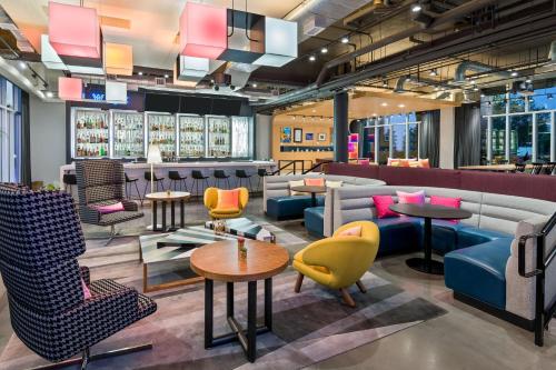 Aloft Jacksonville Airport - Best Hotels with Airport Shuttle Service in Jacksonville, FL