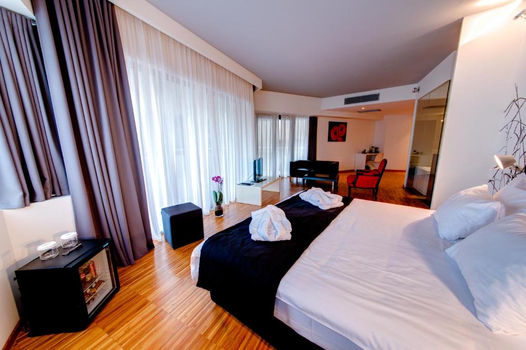 Sarroglia Hotel - Best Hotels with Free Breakfast in Bucharest