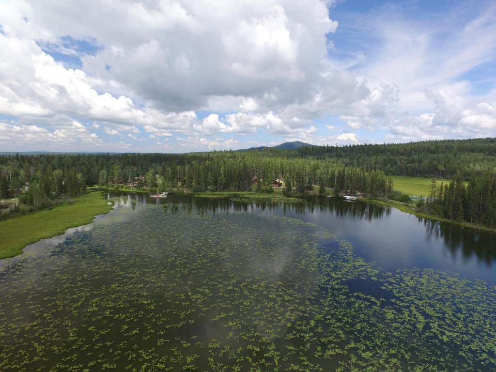 Ten-ee-ah Lodge & Campground - Best Hotels in British Columbia