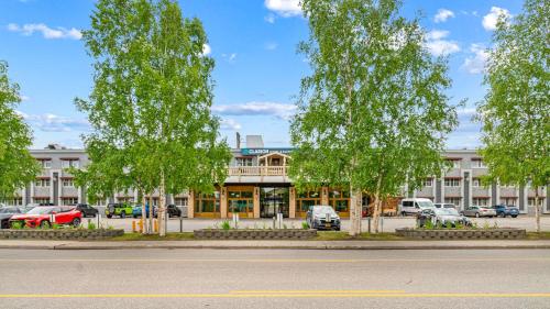 Clarion Hotel & Suites Fairbanks near Ft Wainwright - Best Business Hotels in Fairbanks, AK