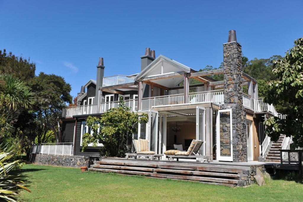 970 Lonely Bay Lodge - Best Hotels on Coromandel Peninsula