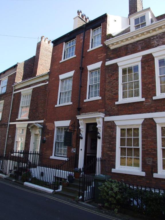 Tall Storeys - Scarborough Hotels with Parking
