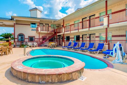 Hill Country Inn & Suites - New Braunfels, Gruene - Best Hotels in Texas