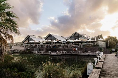 Caves Coastal Bar & Bungalows - Best Beach Hotels in Australia