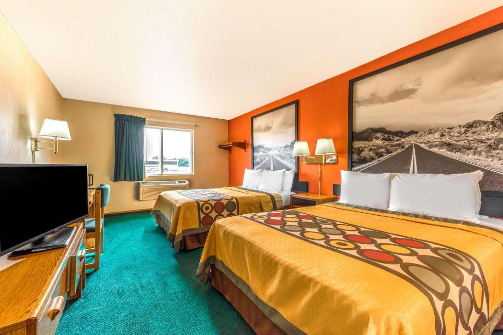 Super 8 by Wyndham Waco University Area - Best Pet-Friendly Hotels in Waco, TX