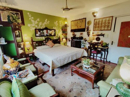 On The House Boutique Bed Breakfast with Terrace Garden Views - Affordable Hotels in Delhi
