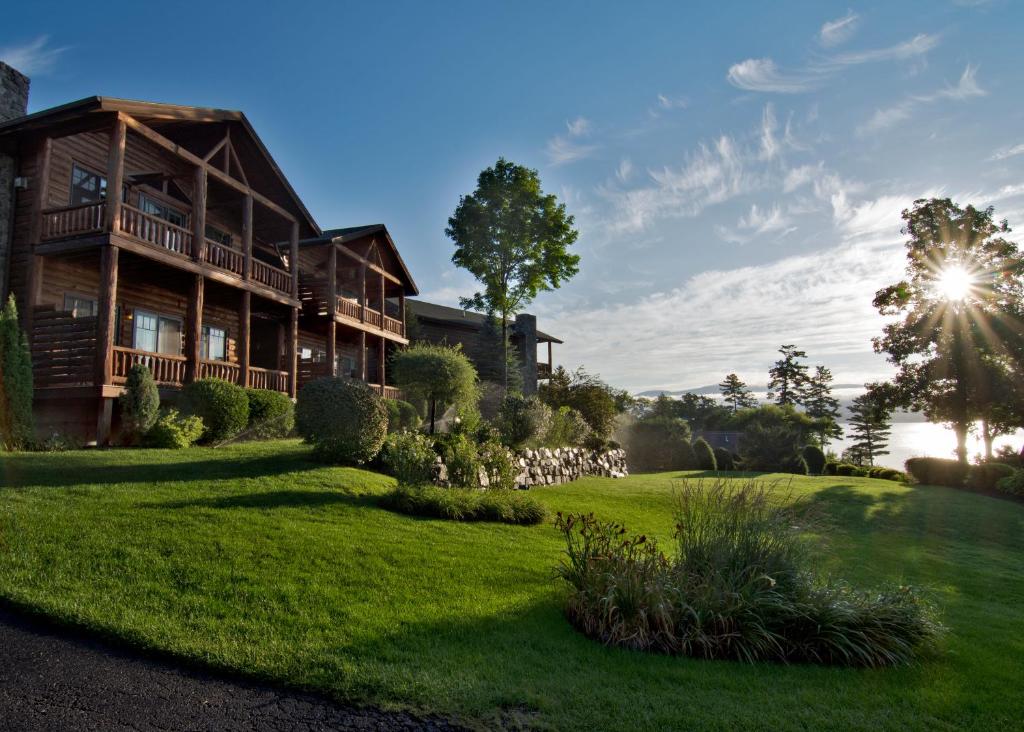 The Lodges at Cresthaven - Best Parking Hotels in Lake George, NY