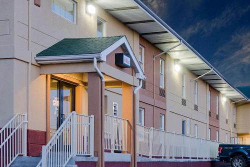 hotels with suites in Allentown