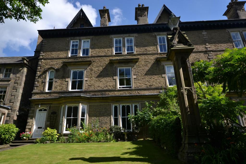 Glendon Bed and Breakfast - Best Hotels in Derbyshire