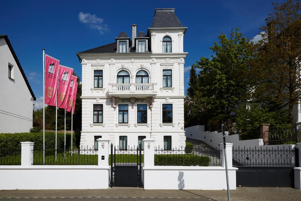 Boutique Hotel Villa am Ruhrufer Golf & Spa - Best Hotels in North Rhine-Westphalia