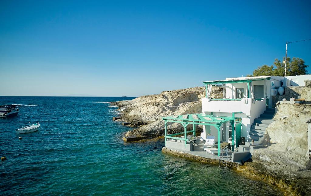 Terra Mare Suites - Best Hotels in Milos