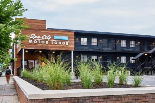 Bluebird Spa City Motor Lodge - Best Hotels in Saratoga