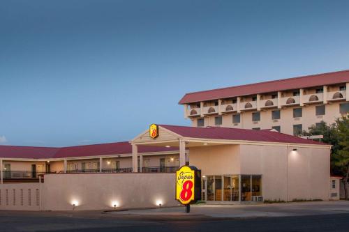hotels with suites in Lubbock