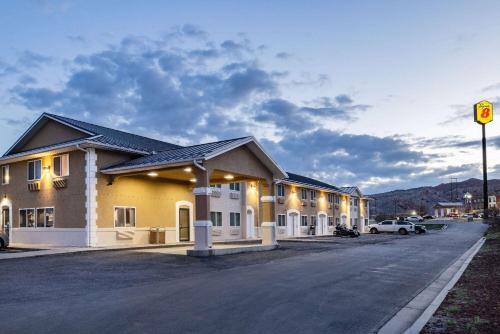 hotels with suites in Beaver