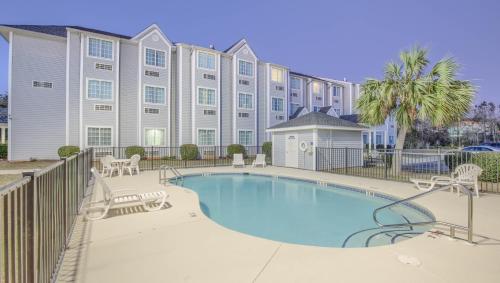 Microtel Inn & Suites by Wyndham Gulf Shores - Best Hotels in Gulf Shores, AL