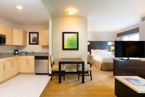 Residence Inn by Marriott San Jose Escazu - Best Hotels with Free Breakfast in Costa Rica
