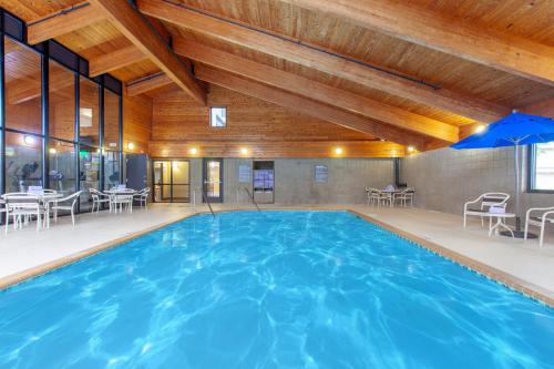 AmericInn by Wyndham Mankato Event Center near MSU