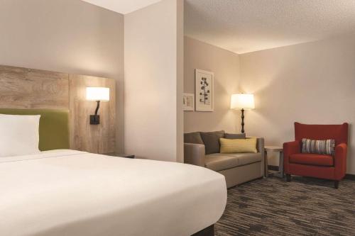 Country Inn & Suites by Radisson, St Cloud East, MN - Best Radisson Hotel Group in Minnesota