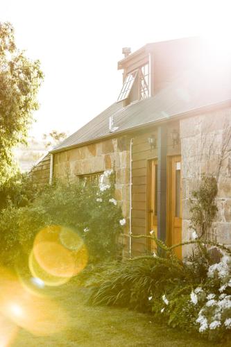 Daisy Bank Cottages - Best Hotels in Tasmania
