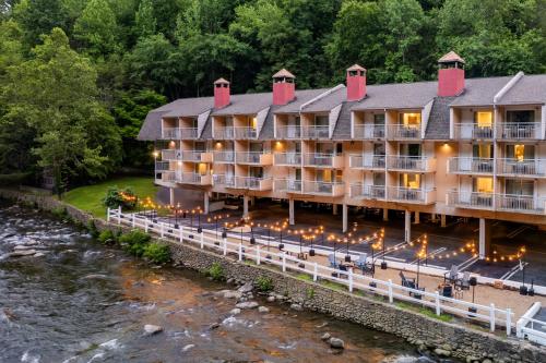 Gatlinburg River Inn - Best Pet-Friendly Hotels in Gatlinburg, TN