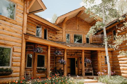Bentwood Inn - Best Hotels Near Grand Teton National Park
