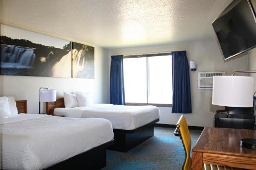 hotels with suites in Canton