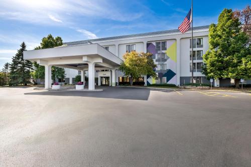 Spark by Hilton Green Bay - Best Hotels in Green Bay, WI