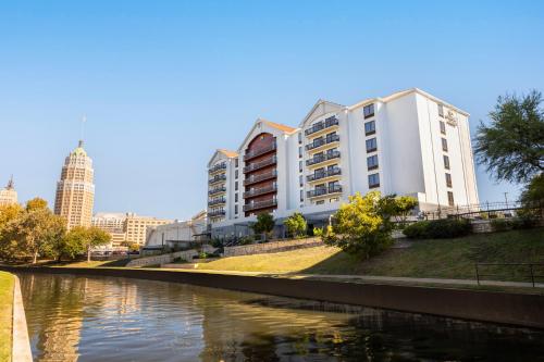 Hyatt Place San Antonio Riverwalk - Best Pool Hotels in San Antonio, TX