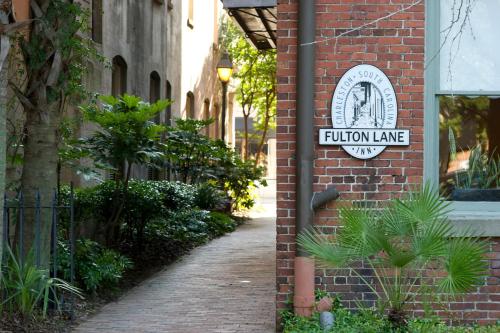 Fulton Lane Inn - Best Hotels in Charleston