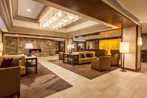 DoubleTree by Hilton Pittsburgh-Green Tree - Best Parking Hotels in Pittsburgh, PA