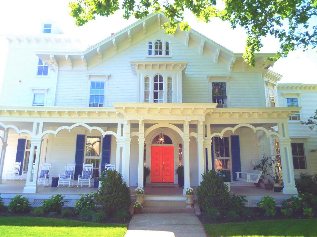 The Bayberry - Best Hotels in Newport, RI