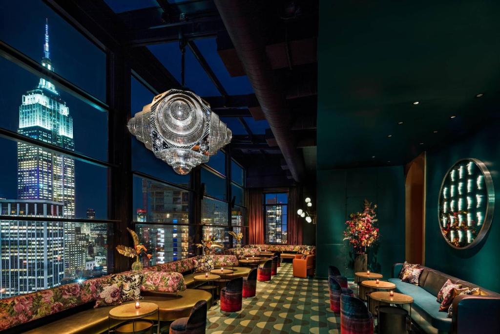 Moxy NYC Chelsea - New York Hotels with Suites