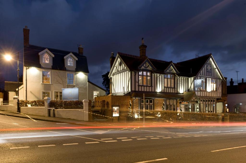 Linden House Stansted - Best Hotels in Essex